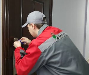 Вскрыть дверь