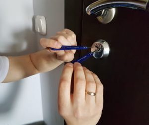 Вскрыть металлическую дверь