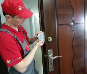 Замена замков на металлической двери