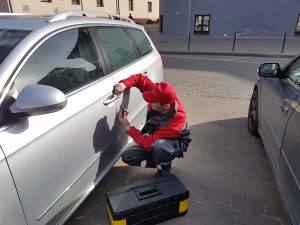 открыть машину без ключа